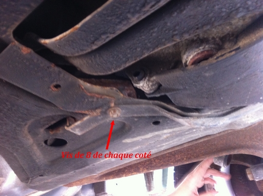 Zoom écrou de 8 capot sous moteur.jpg