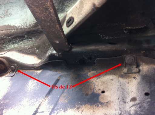 Ecrou de 13 passage de roue capot sous moteur.jpg