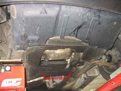Ecrou 8 capot sous moteur.jpg