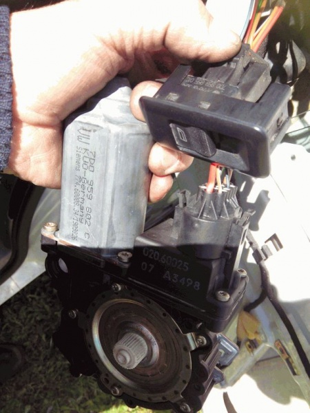 Fichier:TUTO VITRE ELECTRIQUE 4.jpg