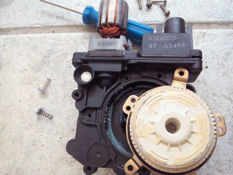 Fichier:TUTO VITRE ELECTRIQUE B.jpg