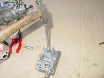 Pompe inj Couvercle extraction douille 8.jpg