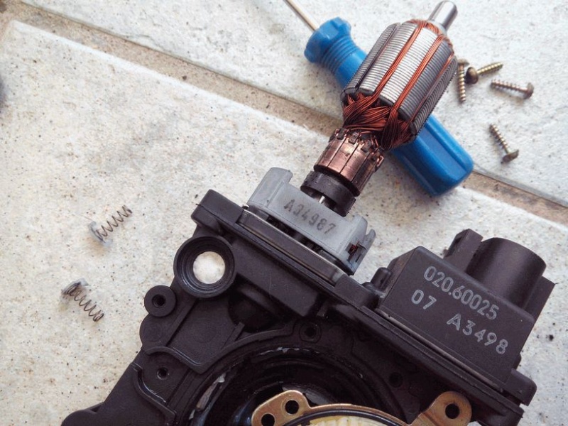 Fichier:TUTO VITRE ELECTRIQUE 8.jpg